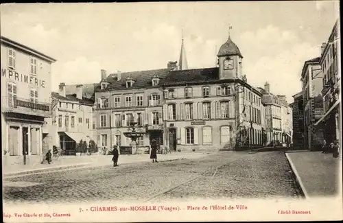 Ak Charmes sur Moselle Vosges, Place de l'Hotel de Ville, Brunnen, Platz