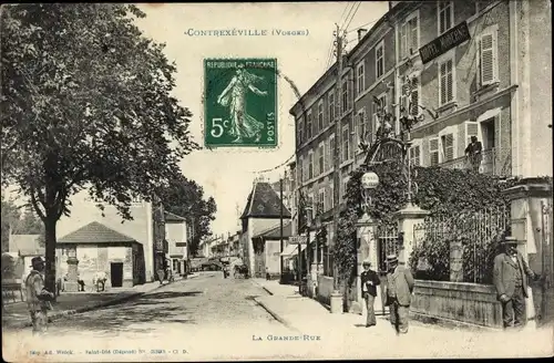 Ak Contrexéville Lothringen Vosges, La Grande Rue, Strassenansicht, Passanten
