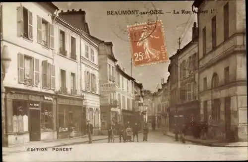 Ak Beaumont sur Oise Val d’Oise, La Rue Albert I.