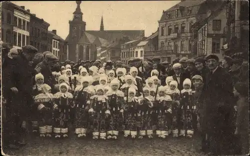 Ak Binche Wallonien Hennegau, Carnaval, un groupe de petits gilles