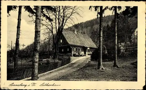 Ak Sonneberg in Thüringen, Blick zum Lutherhaus, Partie im Wald