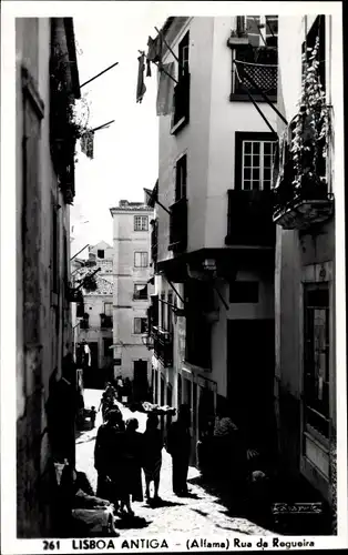 Ak Alfama Lisboa Lissabon Portugal, Rua da Regueira, Gasse