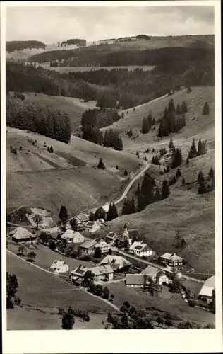 Ak Muggenbrunn Todtnau im Südschwarzwald, Gasthaus und Pension Adler, Ortsansicht, Fliegeraufnahme