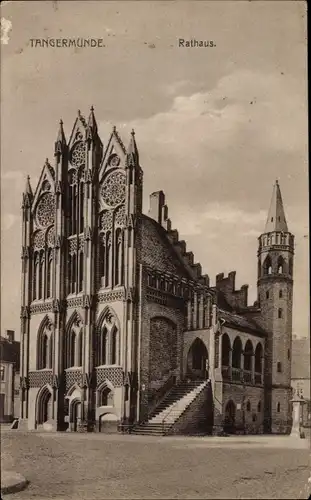 Ak Tangermünde in Sachsen Anhalt, Blick auf das Rathaus, Treppe, Turm