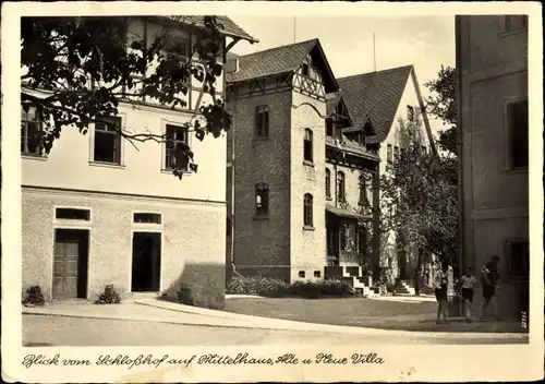 Ak Gumperda in Thüringen, Blick vom Schlosshof auf Mittelhaus, alte und neue Villa