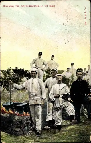 Ak Niederländische Soldaten, Infanterie in het Kamp, Bereiding van het middagmaal