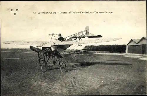Ak Avord Cher, Centre Militaire d'Aviation, un atterissage