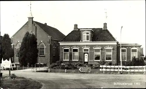 Ak Schouwerzijl Groningen Niederlande, Kirche, Pfarrhaus