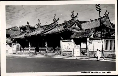 Foto Ak Singapore Singapur, Chinese Temple, Chinesischer Tempel, traditionelles Gebäude