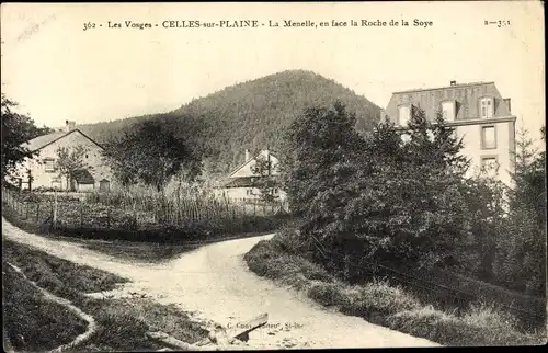 Ak Celles sur Plaine Vosges, La Menelle, en face la Roche de la Soye, Berg