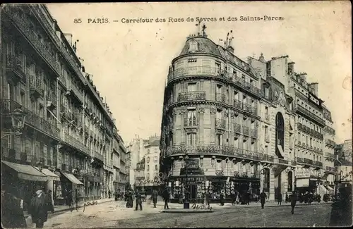 Ak Paris VI, Carrefour des Rues de Savres et des Saint-Peres, Kreuzung, Eckhaus
