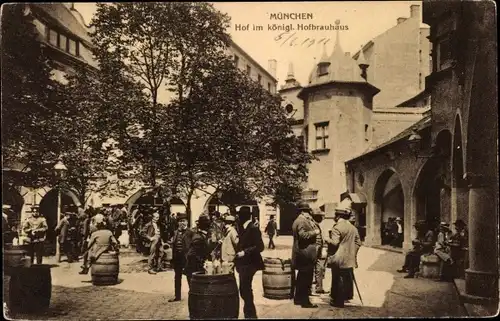 Ak München Bayern, Hof im Kgl. Hofbrauhaus