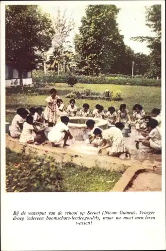 Ak Seroei Papua Neuguinea, Bij de waterput van de school op Seroei, Kinder, Brunnen