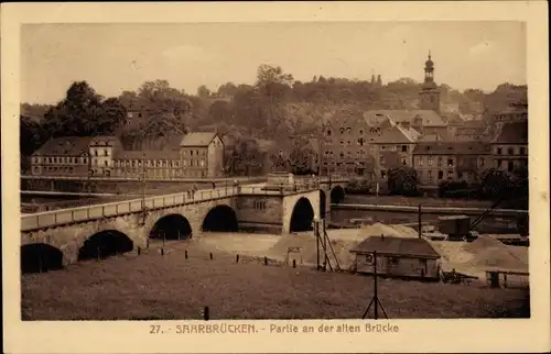 Ak Saarbrücken im Saarland, Partie an der alten Brücke
