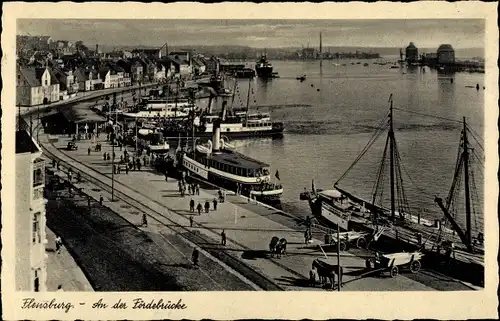 Ak Flensburg in Schleswig Holstein, An der Fördebrücke, Dampfer