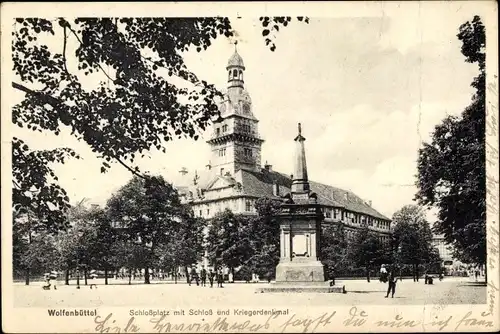 Ak Wolfenbüttel in Niedersachsen, Schlossplatz mit Schloss und Kriegerdenkmal