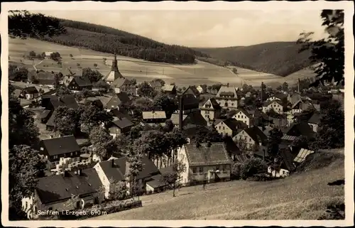 Ak Seiffen im Erzgebirge, Totalansicht der Ortschaft, Gasthof Erbgericht Buntes Haus