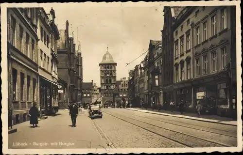 Ak Hansestadt Lübeck, Burgstraße mit Burgtor