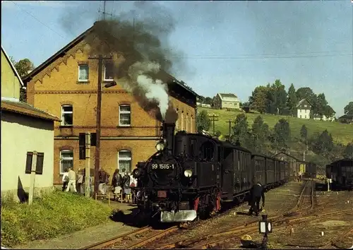 Ak Schmalspurbahn Wolkenstein Jöhstadt, Lok im Bahnhof, 99 1585-1