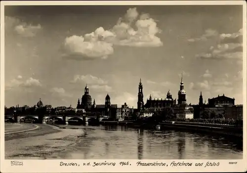 Ak Dresden Altstadt, Frauenkirche, Hofkirche, Schloss