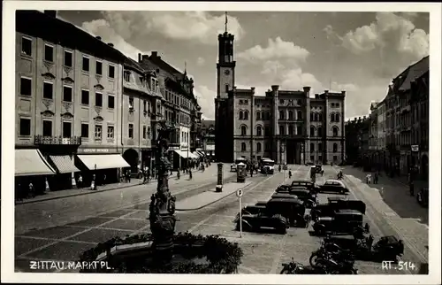 Foto Ak Zittau in Sachsen, Marktplatz, Brunnen, Automobile