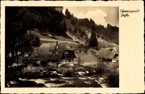 Ak Schwarzwald-Idylle, Dorfansicht, Wohnhäuser, Bäume, Schwarzwälder Tracht