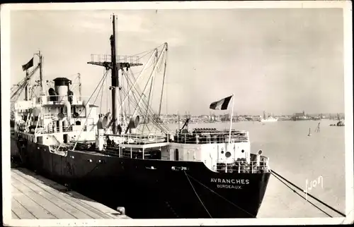 Ak Bordeaux Gironde, Navire a quai, Dampfer, Dampfschiff