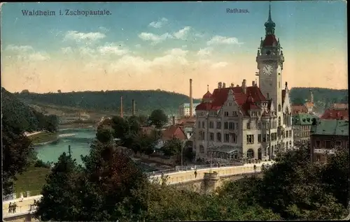 Ak Waldheim in Mittelsachsen, Flusspartie mit Brücke und Rathaus