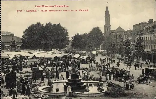 Ak Tarbes Hautes Pyrénées, Place Marcadieu pendant le Marché