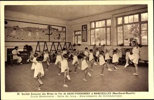 Ak Mancieulles Saint Pierremont, Société Anonyme des Mines de Fer, Ecole Maternelle Salle de Jeux