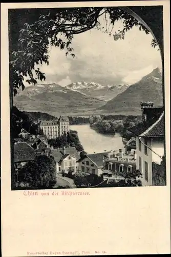 Ak Thun Kanton Bern Schweiz, Thun von der Kirchenstrasse, Fluss, Berge, Häuser