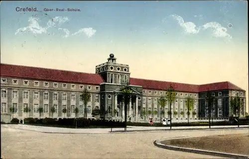 Ak Krefeld am Niederrhein, Blick auf die Oberrealschule, Straßenpartie