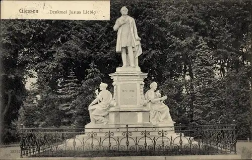 Ak Gießen an der Lahn Hessen, Denkmal Justus Liebig