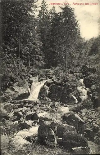 Ak Ilsenburg am Nordharz, Partie aus dem Ilsetale, Wasserfall