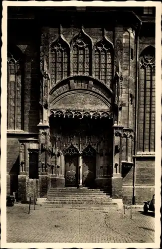 Ak Jena Thüringen, Blick auf das Portal der Stadtkirche