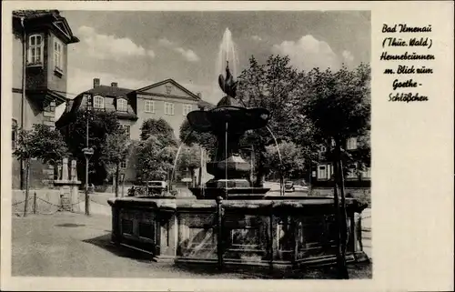 Ak Ilmenau in Thüringen, Hennebrunnen mit Blick zum Goetheschlößchen