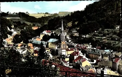 Ak Plombières les Bains Lothringen Vosges, dons son nid de verdure, Stadtansicht, Kirche