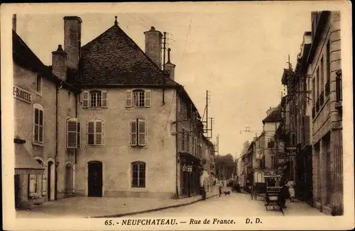 Ak Neufchâteau Lothringen Vosges, Rue de France