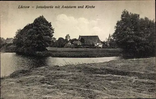 Ak Lüchow im Wendland, Jeetzelpartie mit Amtsturm und Kirche