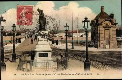 Ak Orléans Loiret, Statue de Jeanne d'Arc et Perspective du Pont sur la Loire