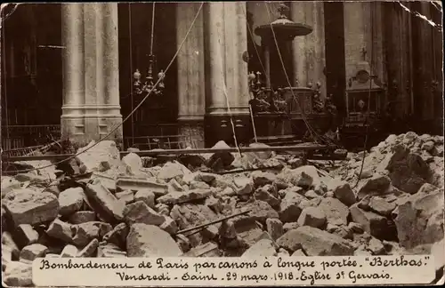 Foto Ak Paris, Bombardement par canons Berthas, 29 Mars 1918, Eglise St. Gervais