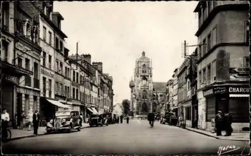 Ak Elbeuf Seine Maritime, La Rue Guynemer et l'Eglise Saint-Jean, Kirche, Straßenansicht, Autos