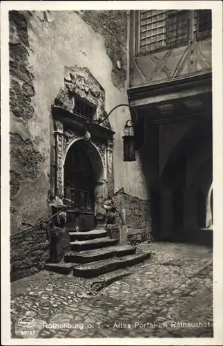 Ak Rothenburg ob der Tauber Mittelfranken, Altes Portal im Rathaushof