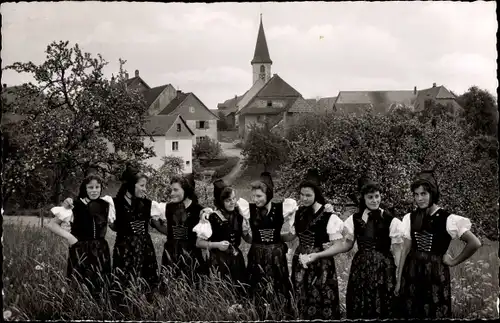 Ak Birkendorf im Schwarzwald Baden Württemberg, Teilansicht, Trachtenmädel