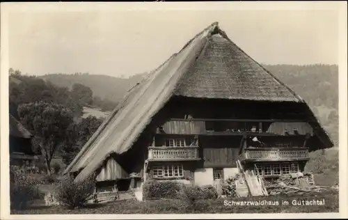 Ak Gutach im Breisgau Schwarzwald, Schwarzwaldhaus im Gutachtal