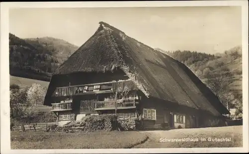 Ak Gutach im Breisgau Schwarzwald, Schwarzwaldhaus im Gutachtal