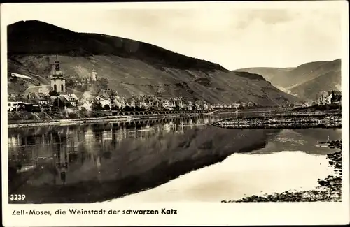 Ak Zell an der Mosel, Gesamtansicht, die Weinstadt der schwarzen Katz