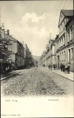 Ak Aue im Erzgebirge Sachsen, Blick in die Reichsstraße, Wohnhäuser, Anwohner