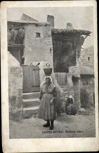 Ak Châtel Guyon Puy de Dôme, Porteuse d'eau, Auvergnatische Tracht