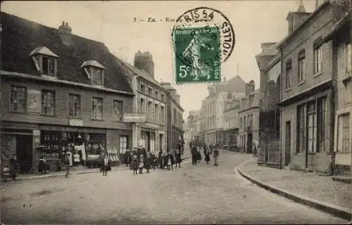 Ak Eu Seine Maritime, Rue de Normandie, Geschäft, Passanten